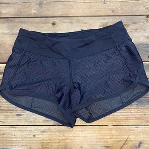 Black Lululemon Speed Up Short 2.5 inseam